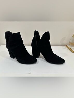 Steve Madden Round Toe Black Ankle Boots | Size 6.5